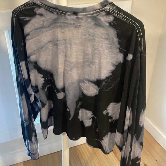 ac⚡️dc cropped long sleeve band tee, size m/l - Picture 5 of 5